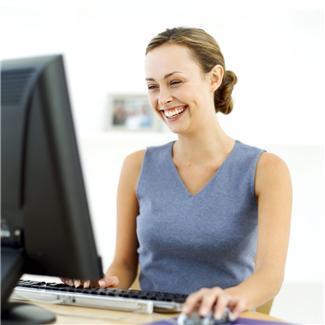 kobieta przy komputerze