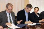 Podpisanie umowy na budowe ścieżki rowerowej w Kazimierzy Wielkiej (09).JPG