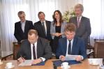 Podpisanie umów na projekty  parasolowe w Połańcu (5).JPG