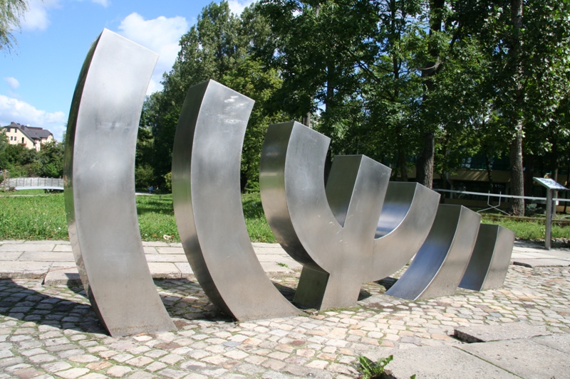 pomnik Menory w Kielcach